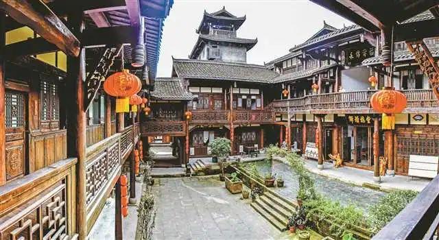 1月底,桃花重启,恋情重生的四个星座,旧爱回归,余生恩爱甜蜜
